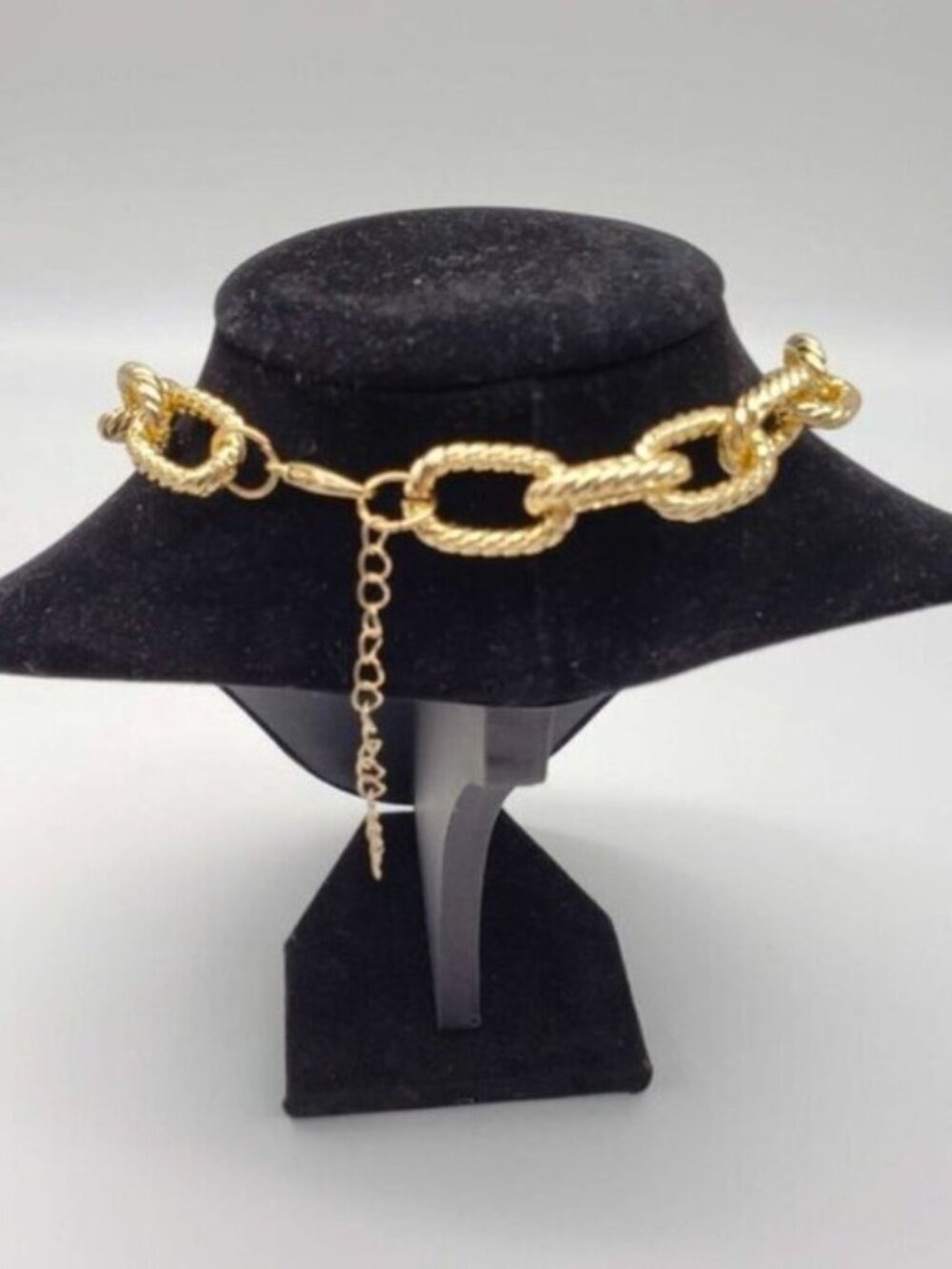 Gold-Plated Necklace with Authentic Louis Vuitton Padlock - Picture 6 of 11